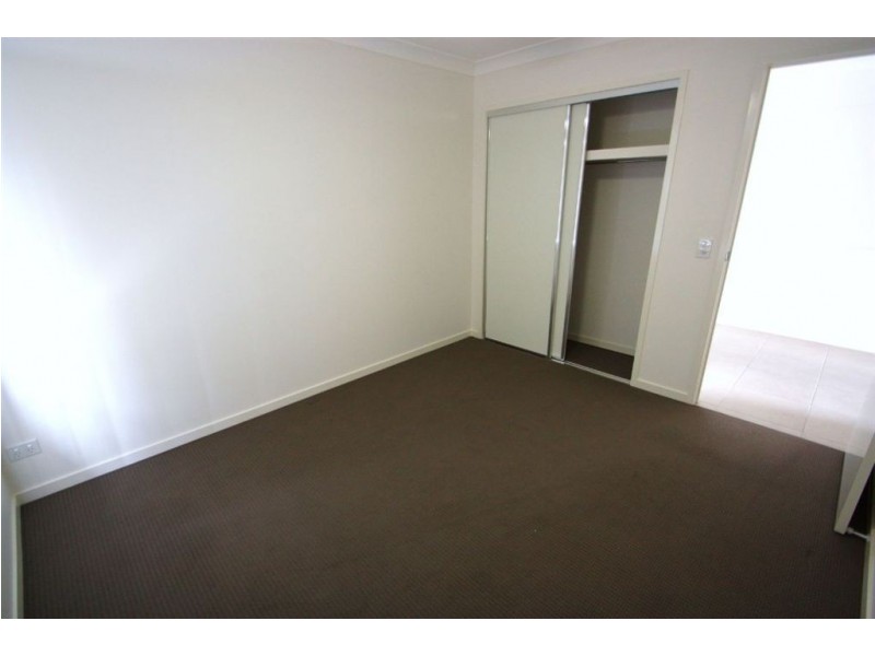 13 Iridium Dve, Hope Island QLD 4212