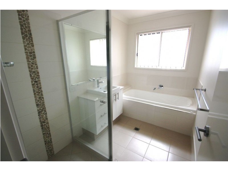 13 Iridium Dve, Hope Island QLD 4212