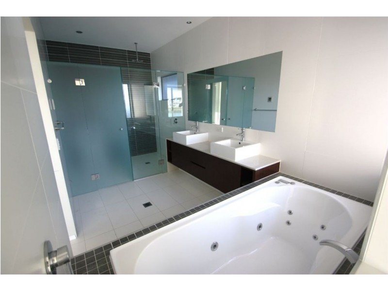 Hope Island QLD 4212