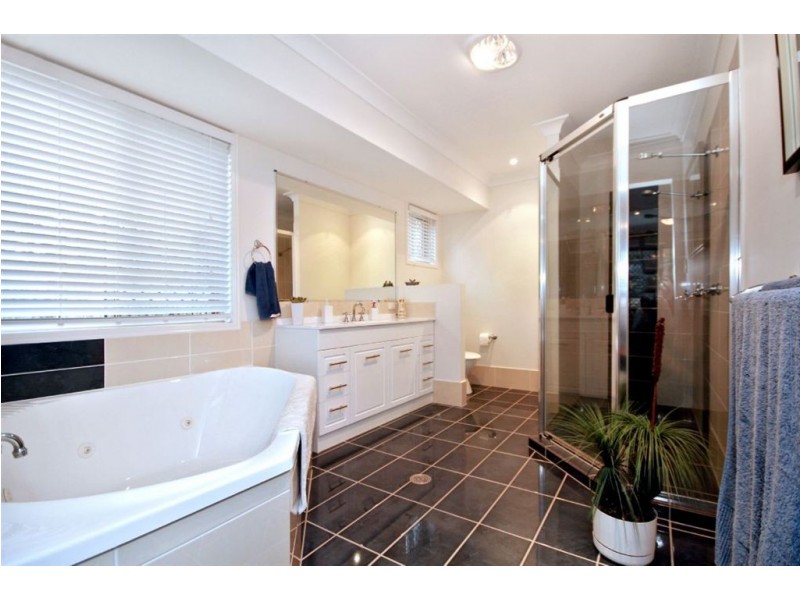 15 Rouse St, Worongary QLD 4213