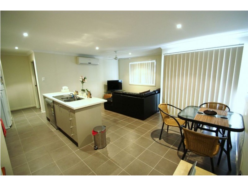 1/10 Nicholson La, Coomera QLD 4209