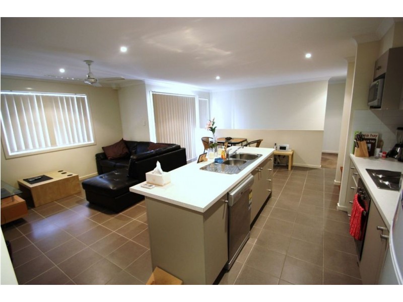 1/10 Nicholson La, Coomera QLD 4209