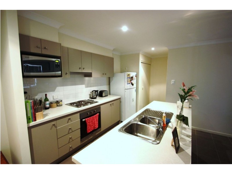 1/10 Nicholson La, Coomera QLD 4209