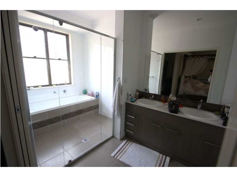 Hope Island QLD 4212