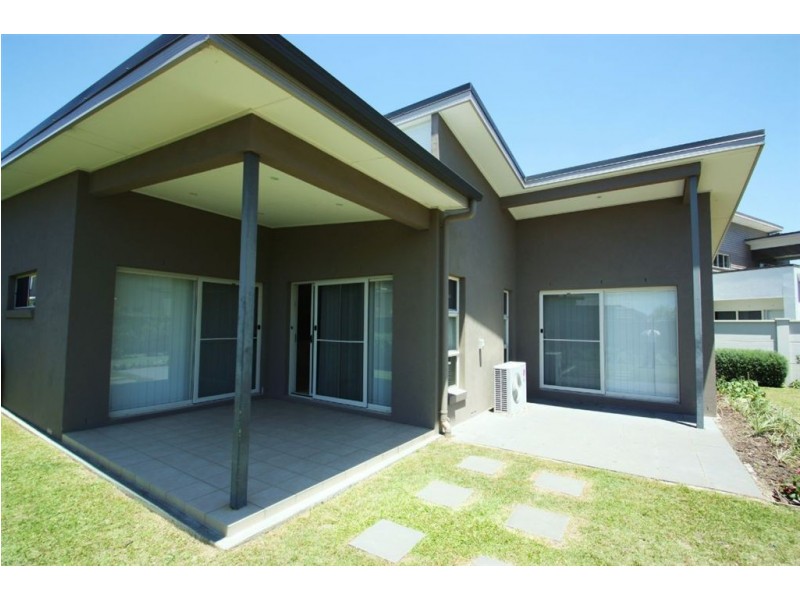 11 Galley Rd, Hope Island QLD 4212