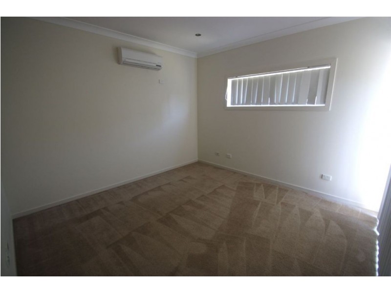 11 Galley Rd, Hope Island QLD 4212