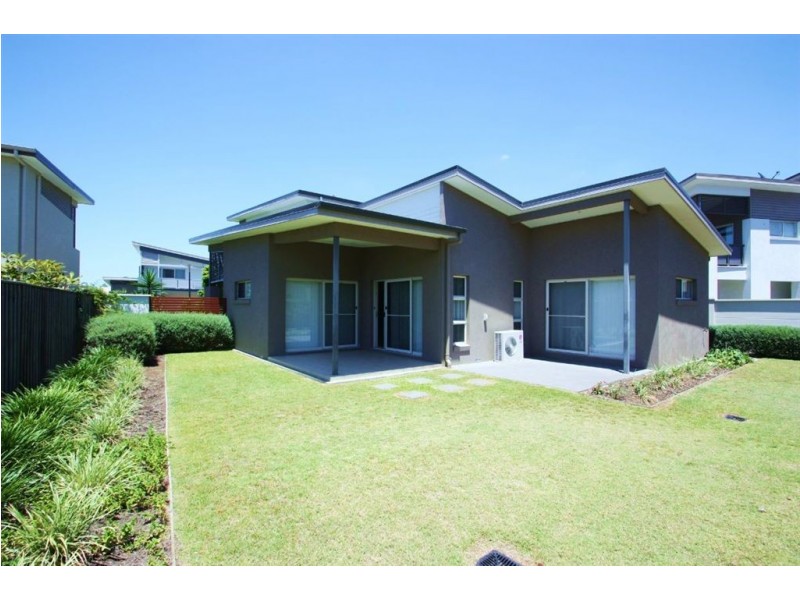 11 Galley Rd, Hope Island QLD 4212