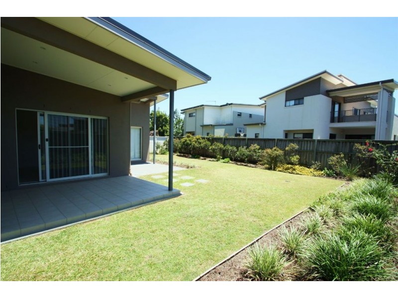 11 Galley Rd, Hope Island QLD 4212