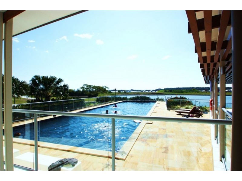 11 Galley Rd, Hope Island QLD 4212