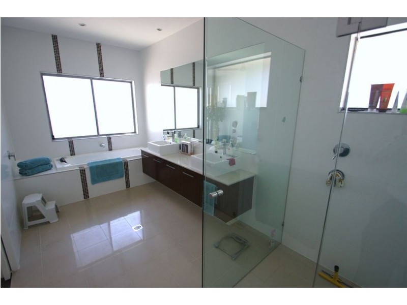 Hope Island QLD 4212