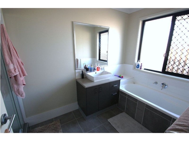 19 Azure Way, Coomera QLD 4209