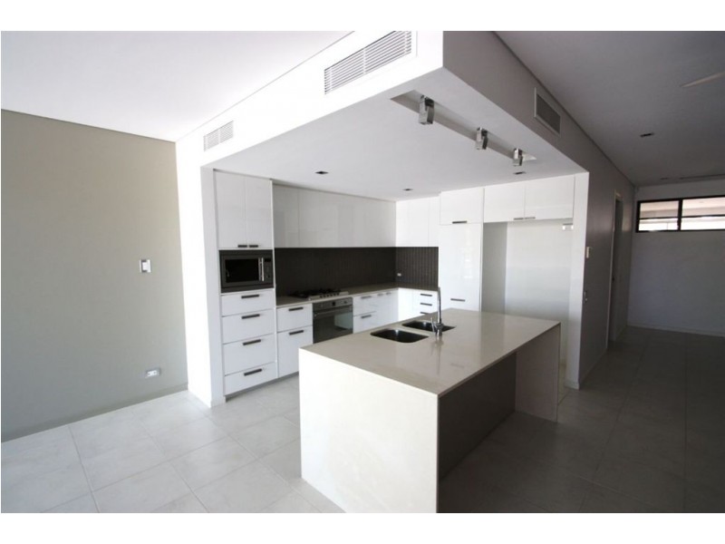 1 Kestrel La, Coomera Waters QLD 4209