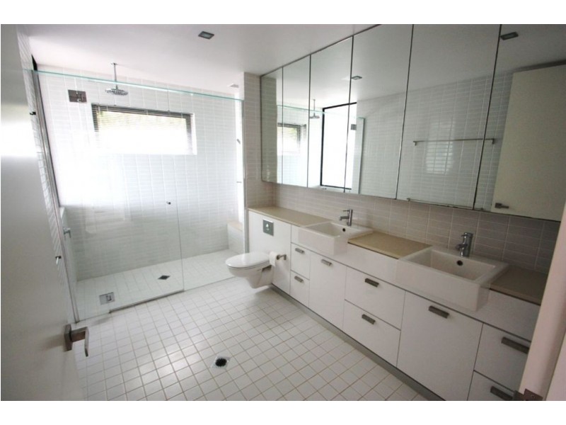 1 Kestrel La, Coomera Waters QLD 4209