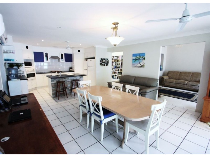 17 Santa Isobel Bvd, Pacific Pines QLD 4211