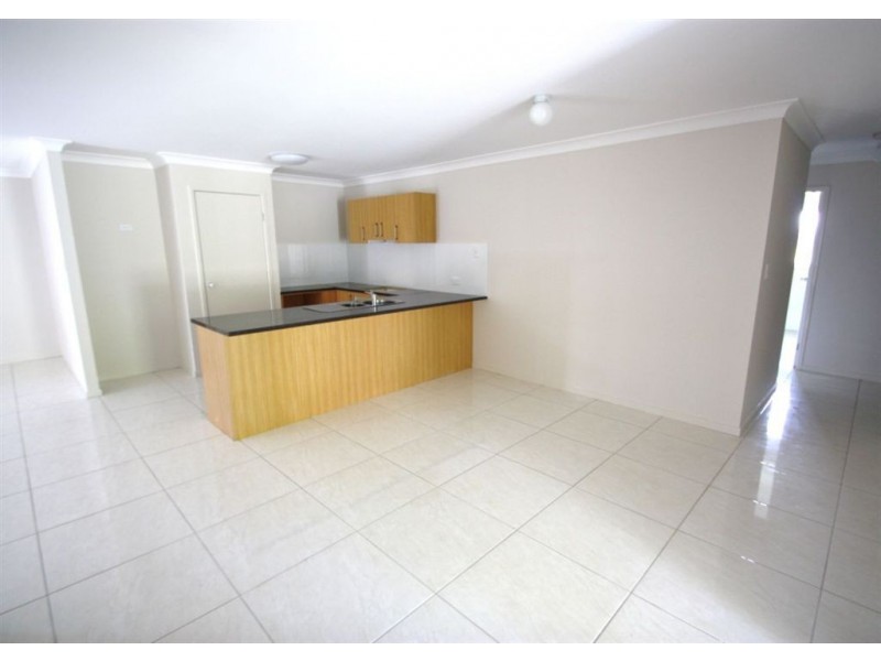 1/60 Aldgate Cr, Pacific Pines QLD 4211