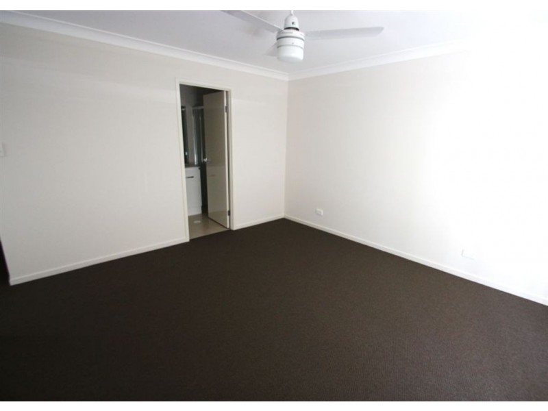 1/60 Aldgate Cr, Pacific Pines QLD 4211