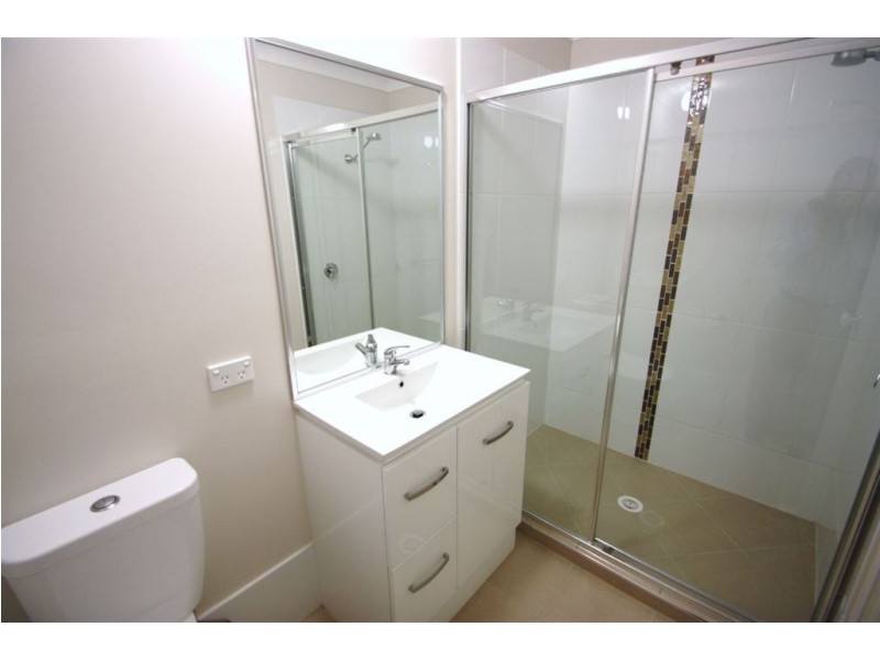1/60 Aldgate Cr, Pacific Pines QLD 4211
