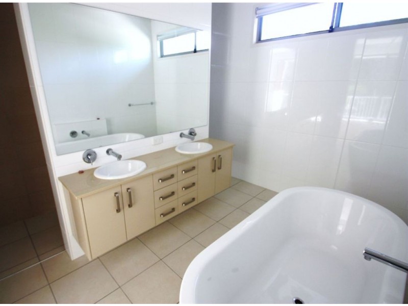 Coomera Waters QLD 4209