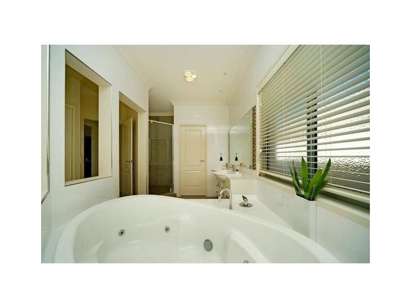 Hope Island QLD 4212