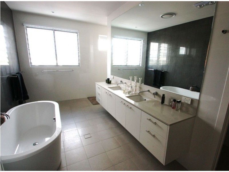 Coomera Waters QLD 4209