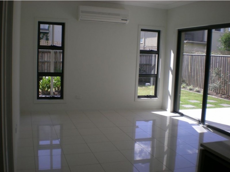 12 Galley Rd, Hope Island QLD 4212