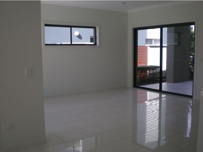 12 Galley Rd, Hope Island QLD 4212