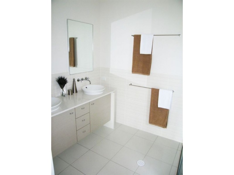 12 Galley Rd, Hope Island QLD 4212