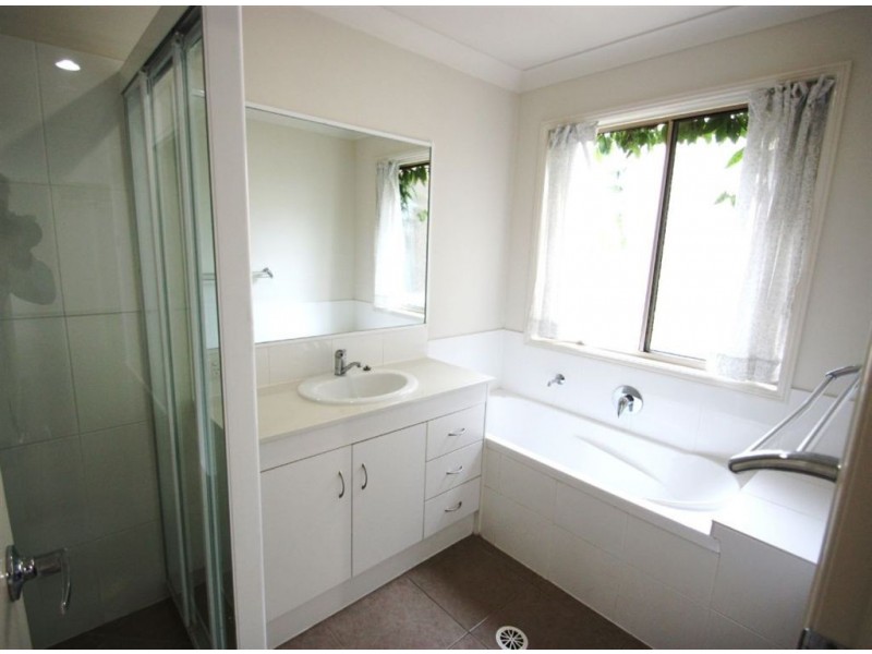 4 Madison Rd, Coomera QLD 4209