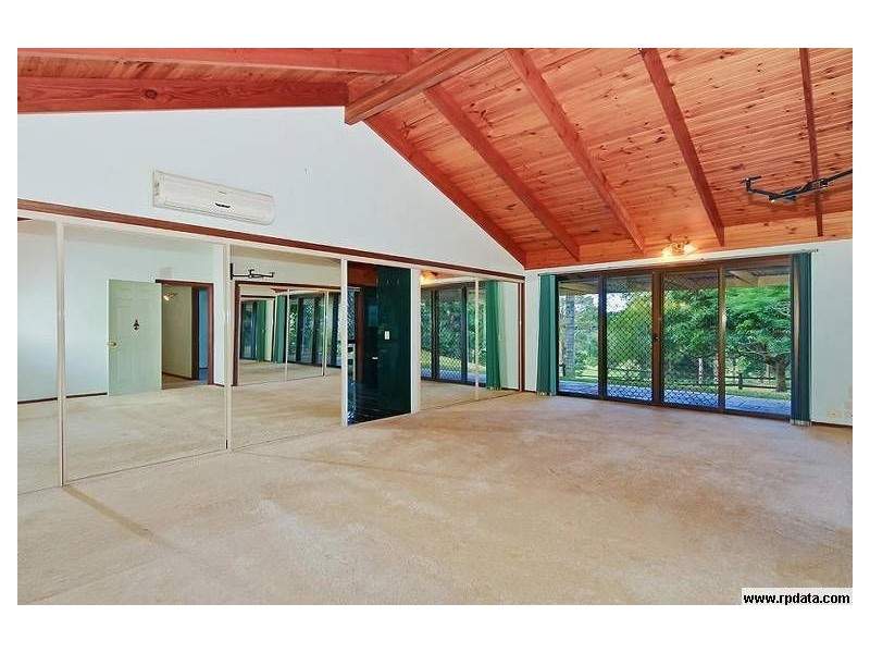 17 Mystery RD, Guanaba QLD 4210