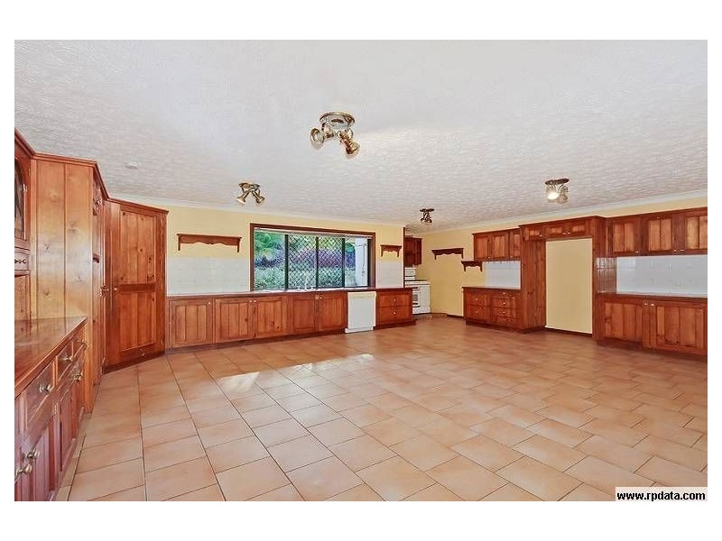 17 Mystery RD, Guanaba QLD 4210