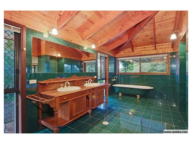 17 Mystery RD, Guanaba QLD 4210