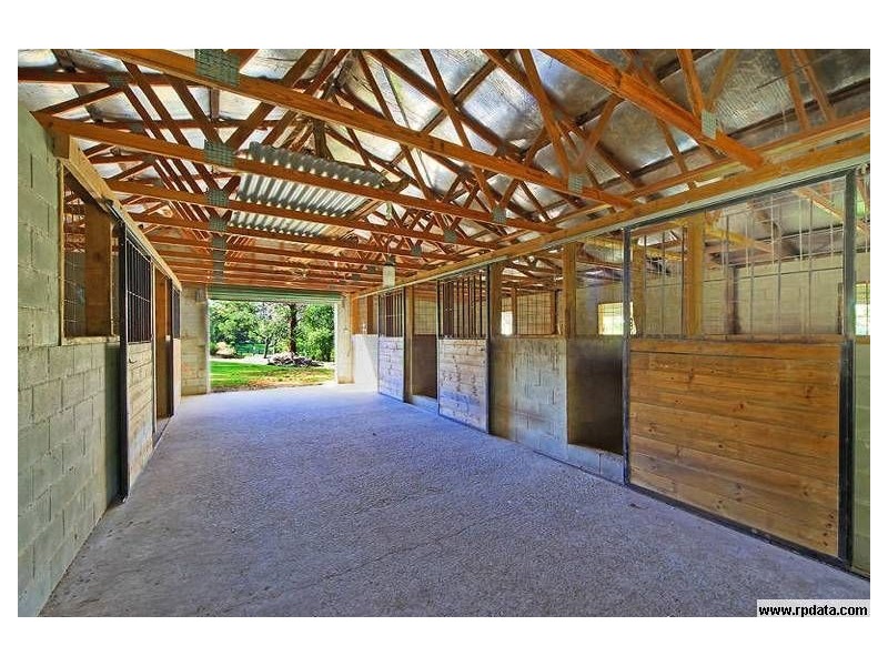 17 Mystery RD, Guanaba QLD 4210