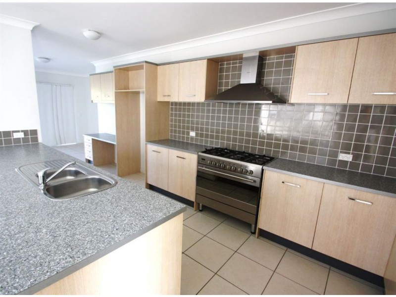 8 Aaron St, Coomera QLD 4209