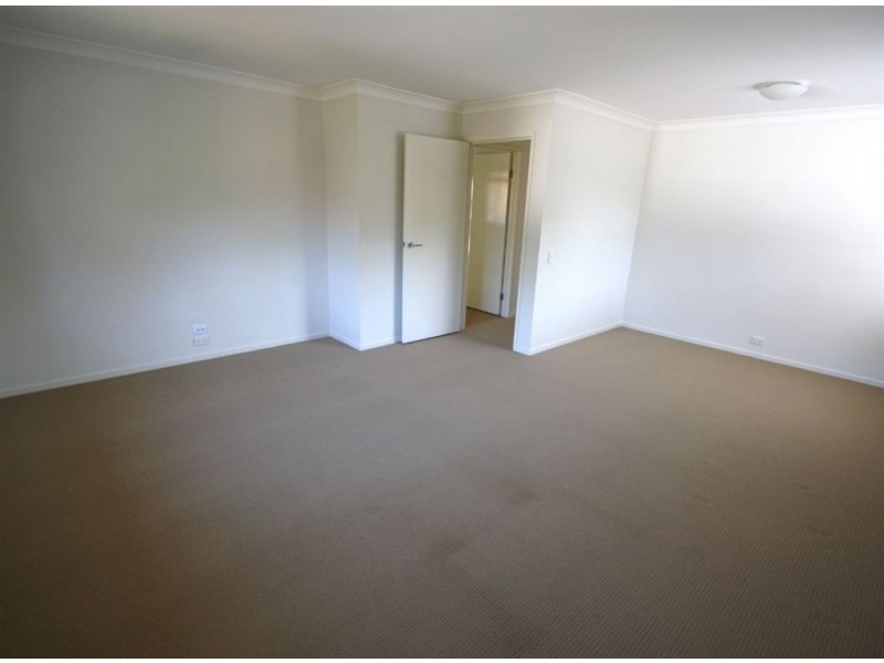 8 Aaron St, Coomera QLD 4209