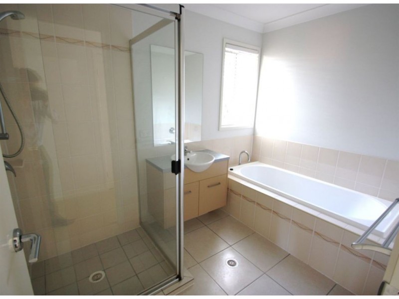 8 Aaron St, Coomera QLD 4209