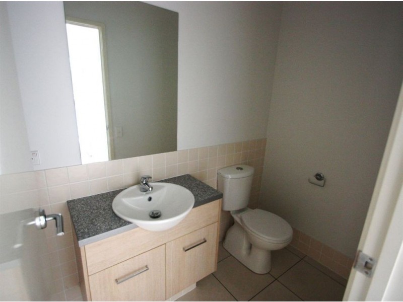8 Aaron St, Coomera QLD 4209