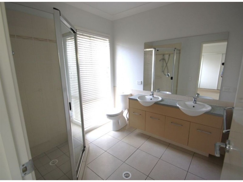 8 Aaron St, Coomera QLD 4209