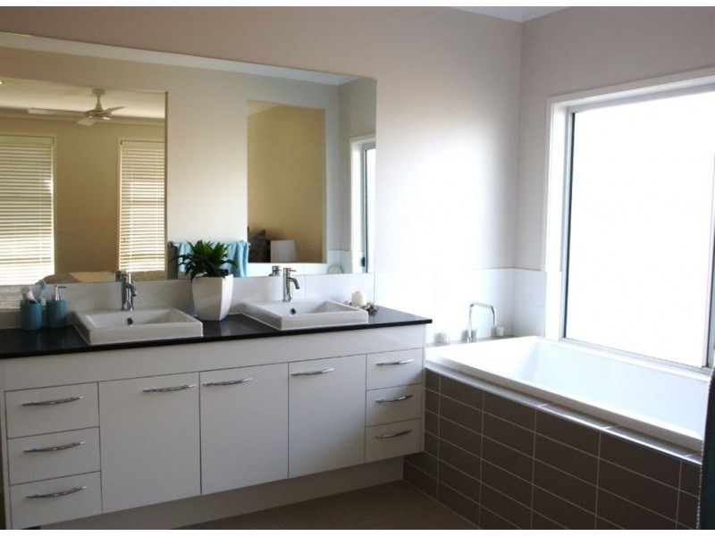 Coomera Waters QLD 4209