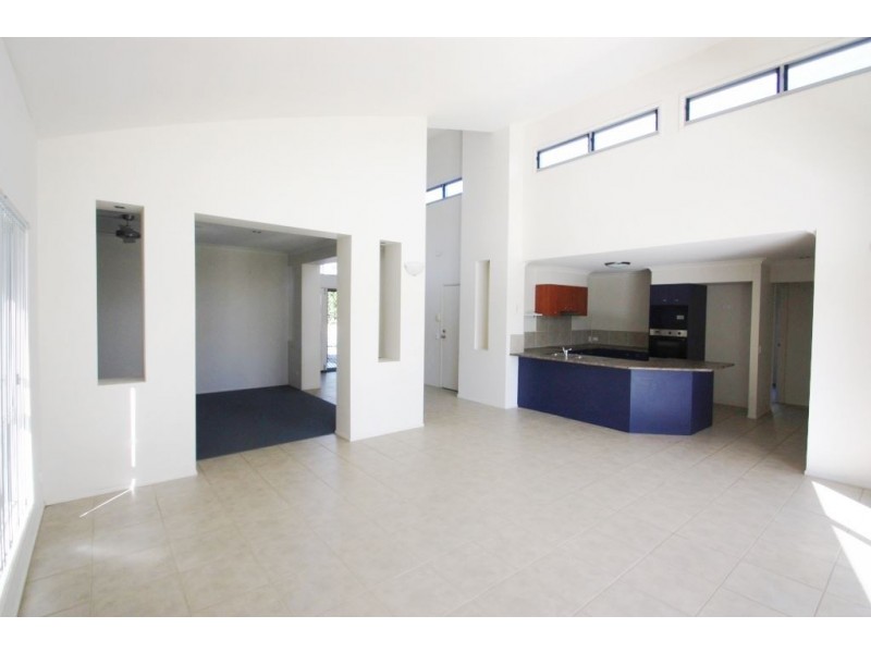 16 Regatta Ave, Oxenford QLD 4210