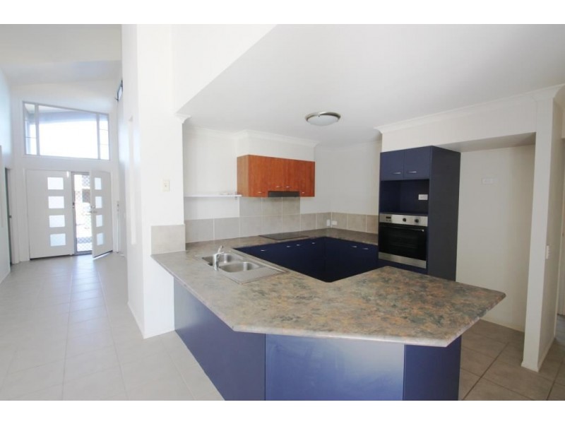 16 Regatta Ave, Oxenford QLD 4210