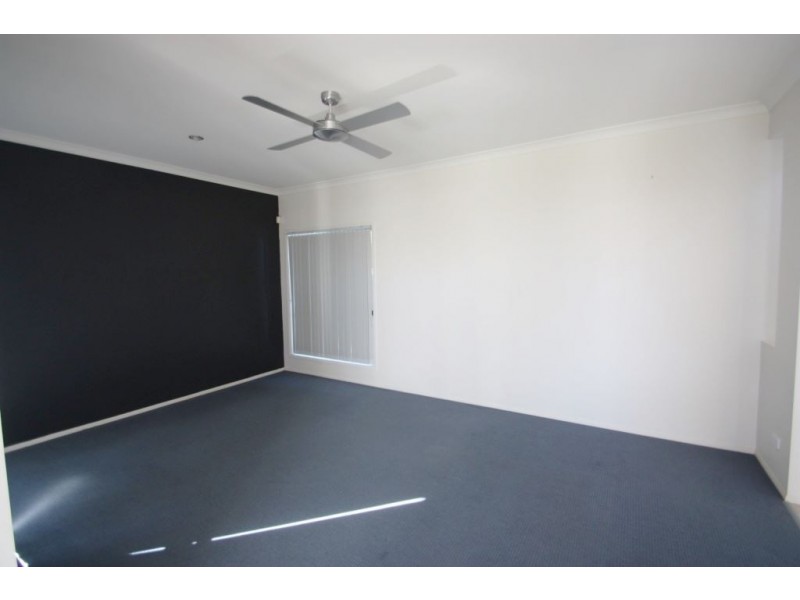 16 Regatta Ave, Oxenford QLD 4210