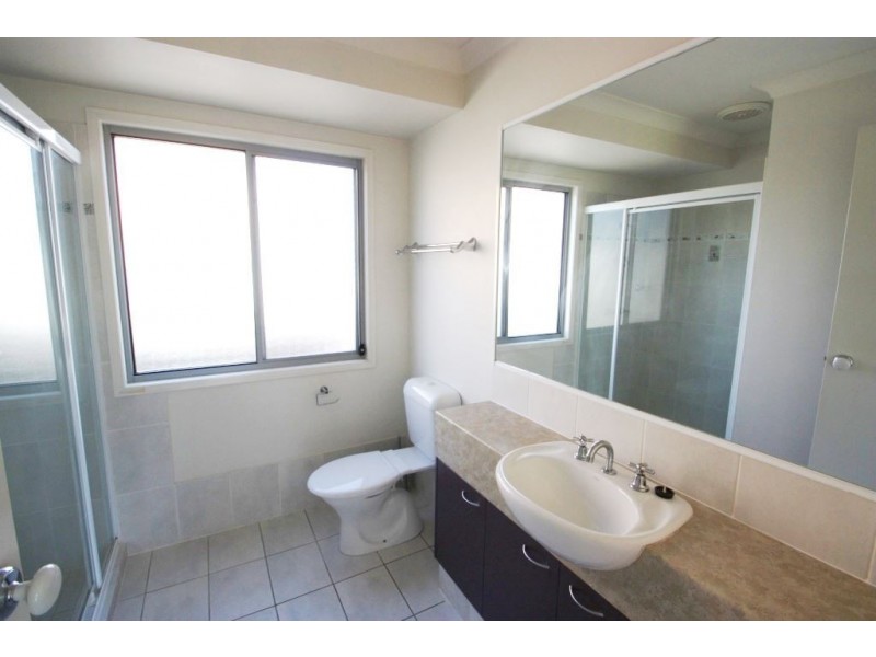 16 Regatta Ave, Oxenford QLD 4210