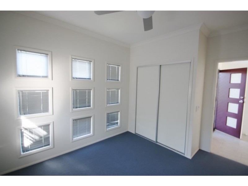 16 Regatta Ave, Oxenford QLD 4210