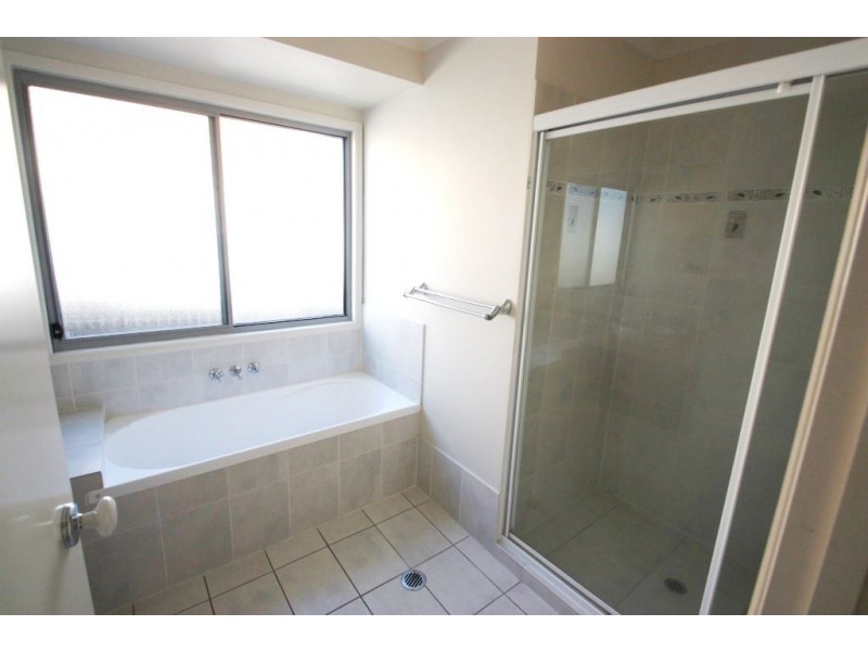 16 Regatta Ave, Oxenford QLD 4210