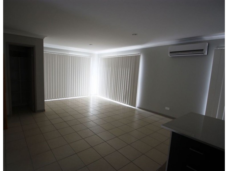 8/19 Gumtree Crescent, Upper Coomera QLD 4209