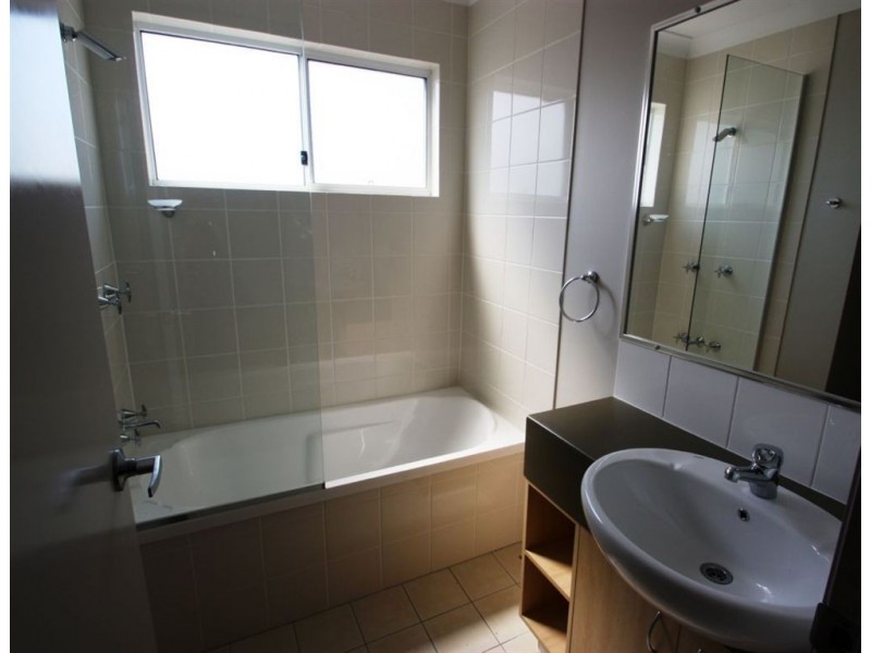 8/19 Gumtree Crescent, Upper Coomera QLD 4209