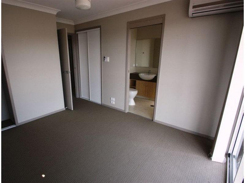 8/19 Gumtree Crescent, Upper Coomera QLD 4209
