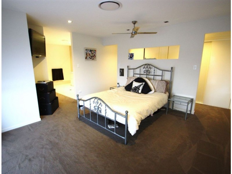 1 Munyaroo La, Upper Coomera QLD 4209