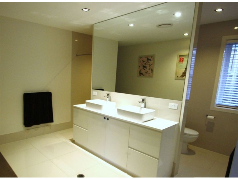 1 Munyaroo La, Upper Coomera QLD 4209