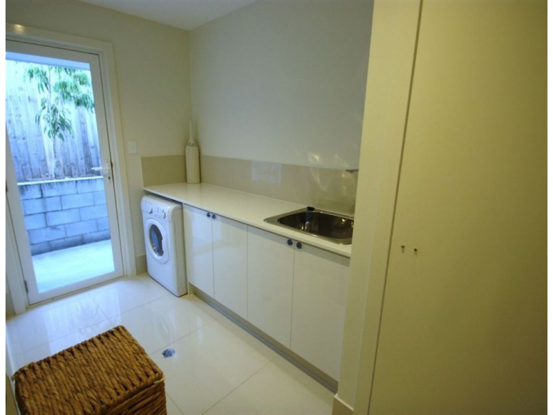 1 Munyaroo La, Upper Coomera QLD 4209